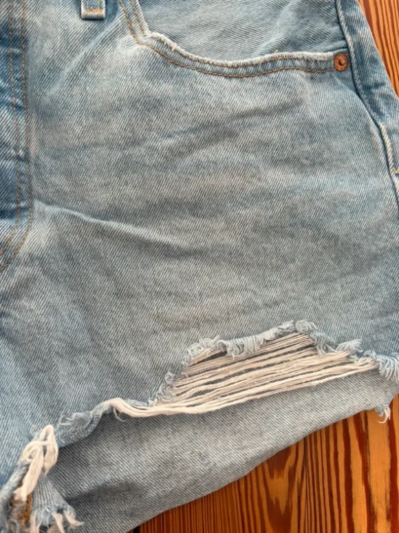 Levi’s 501 Jeansshorts Hellblau Destroyed W31