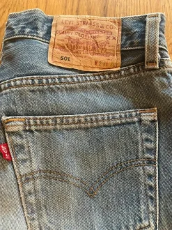 Levis 501 Straight Fit light blue