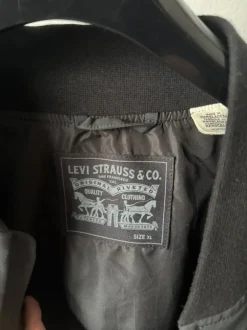 Levi’s Bomberjacke dünn