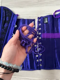 Lila Korsett/ Korsage mit schwarzen Details H&R
