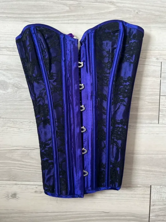 Lila Korsett/ Korsage mit schwarzen Details H&R