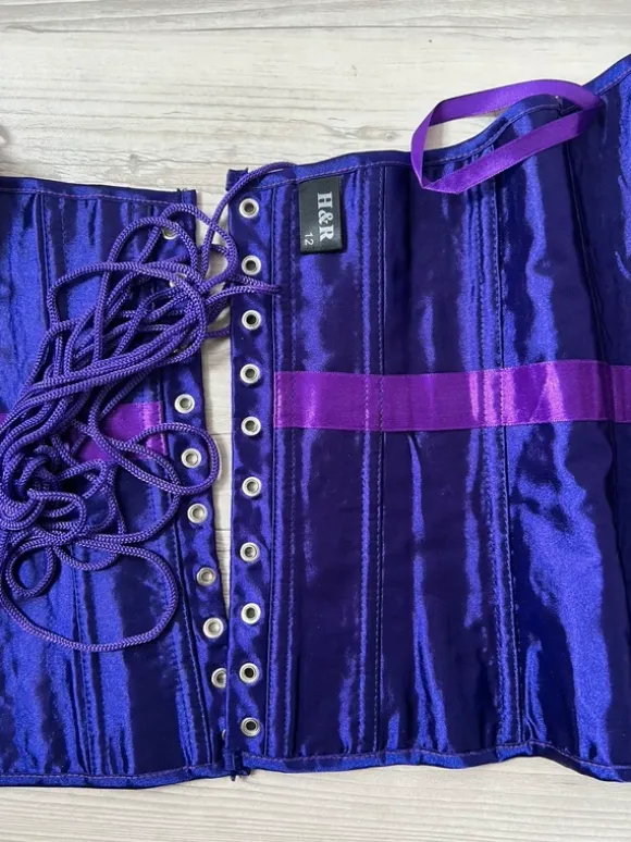 Lila Korsett/ Korsage mit schwarzen Details H&R