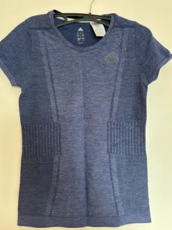 Lila-farbenes Sport T-Shirt von Adidas