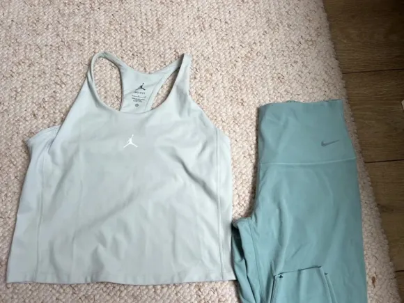 Lot de legging + débardeur / Nike Jordan Dri- fit
