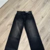 Low waist wide leg washed jeans