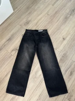 Low waist wide leg washed jeans