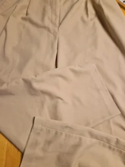 Lässige cremefarbene Hose von H&M