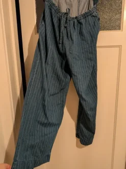 Lässige Jeans mit Nadelstreifen & Kordel