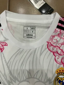 Maglia hello kitty X Real Madrid rosa | Vinted