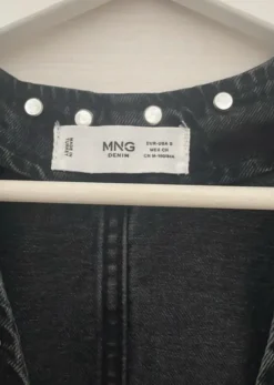 Mango veste denim schwarz Jeans mit Nieten Silber