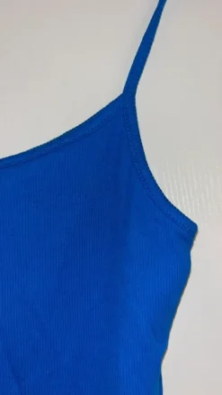 Marinenblaues Bodycon / Spaghettiträger Kleid von Amisu in Größe 34.