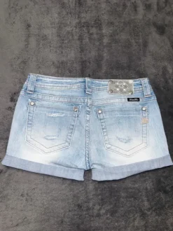 Miss Me Shorts Hellblau – Studded Denim | Y2K | Pasha Style | Low Waist