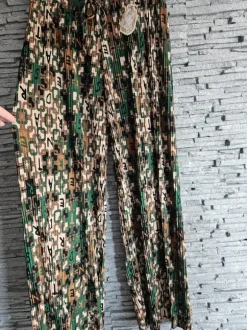 Miss Style Kofferhose Palazzo M L nie getragen grün Buchstaben Edel