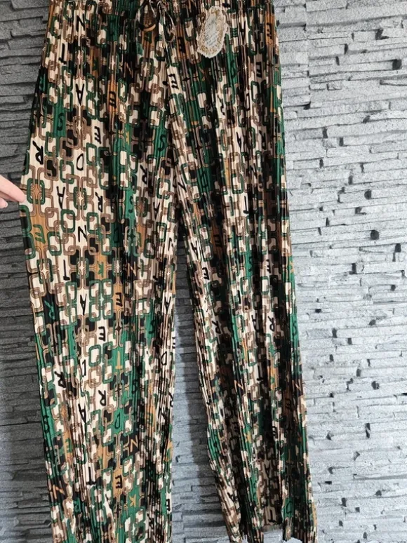 Miss Style Kofferhose Palazzo M L nie getragen grün Buchstaben Edel