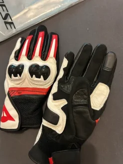 Motorrad Handschuhe von Dainese