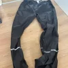 Multifunktionsregenhose mit Beutel und Fußüberziehern