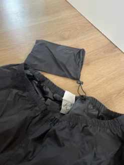 Multifunktionsregenhose mit Beutel und Fußüberziehern