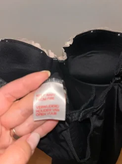 Negligé in schwarz mit Creme farbener spitze