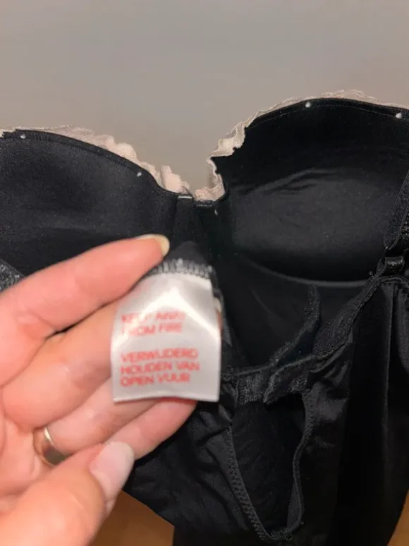 Negligé in schwarz mit Creme farbener spitze