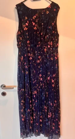 **NEU** Maxikleid Plissee Blumenmuster