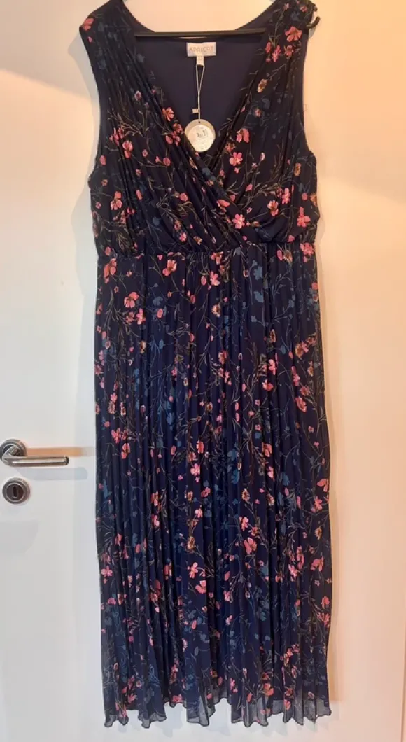 **NEU** Maxikleid Plissee Blumenmuster
