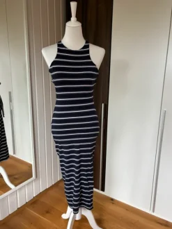 NEU Raffiniertes Sommerkleid mit Schlitz, Gr. S
