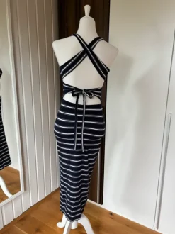 NEU Raffiniertes Sommerkleid mit Schlitz, Gr. S