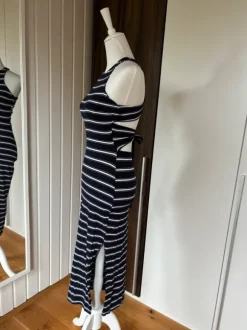 NEU Raffiniertes Sommerkleid mit Schlitz, Gr. S