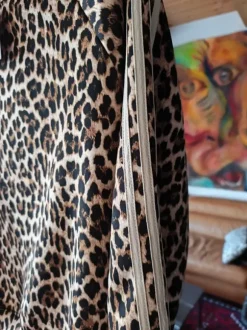 Neuer leichter Leopullover