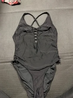 Neuer tief ausgeschnittener Hunkemöller Badeanzug in 38
