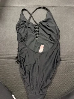 Neuer tief ausgeschnittener Hunkemöller Badeanzug in 38