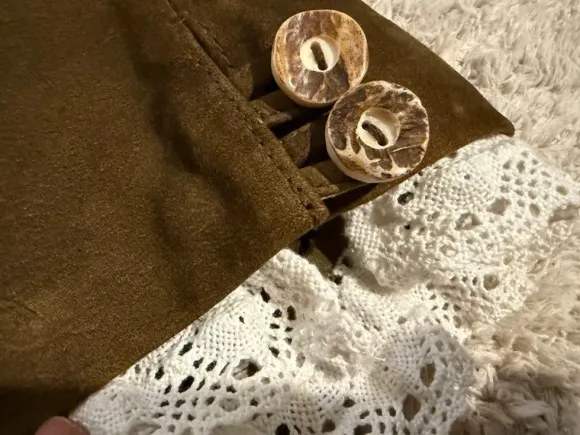Neuw Dreiviertel Lederhose V. Almsach in Gr 40 mit Rüschen