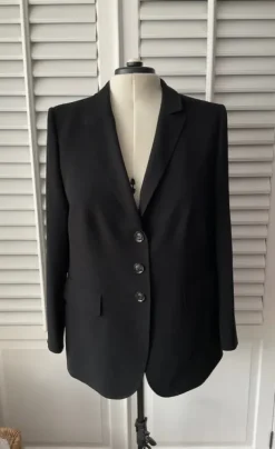 Neuwertiger klassischer Damen Blazer v. Basler Gr. 48 schwarz