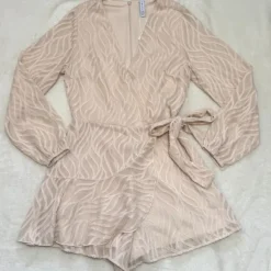 New Yorker Playsuit/Jumpsuit Nude Rosa mit Wickeloptik & Volants