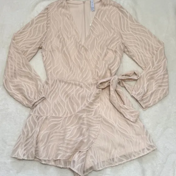 New Yorker Playsuit/Jumpsuit Nude Rosa mit Wickeloptik & Volants