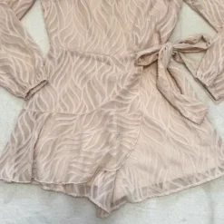 New Yorker Playsuit/Jumpsuit Nude Rosa mit Wickeloptik & Volants