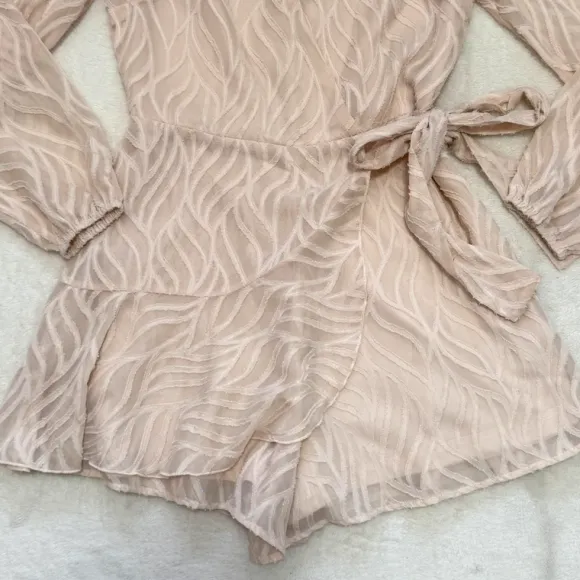 New Yorker Playsuit/Jumpsuit Nude Rosa mit Wickeloptik & Volants