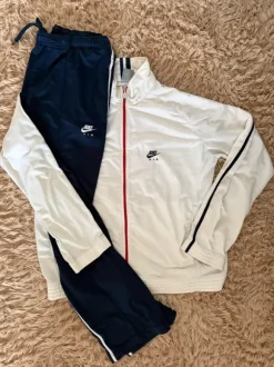 Nike Air Vintage Trainingsanzug – Weiß/Navy/Red – Größe XL