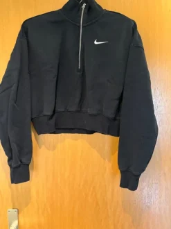 NIKE cropped Pullover • schwarz • S