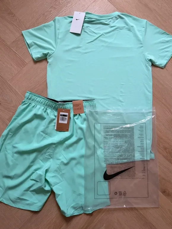 Nike Running Set - Mintgroen - Shirt & Short - Maat: M