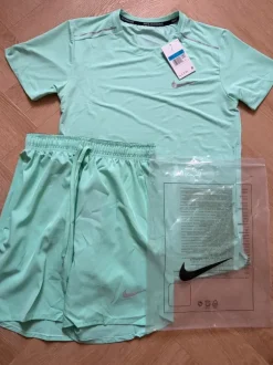 Nike Running Set - Mintgroen - Shirt & Short - Maat: M