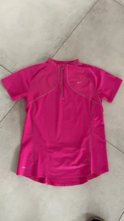 Nike Shirt M zum Wandern, Laufen oder Radfahren