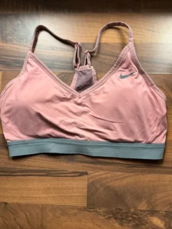 Nike Sport BH mit Pads