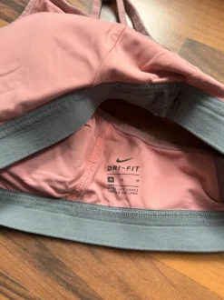 Nike Sport BH mit Pads