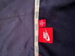 Nike Sportjacke mit Kapuze zu verkaufen