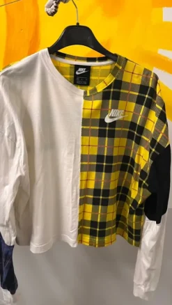 Nike sweatshirt