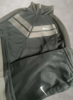 Nike Trainingsanzug Set – Schwarz/Grau – Vintage Streetwear