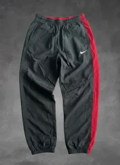 Nike Trainingsanzug Set Vintage – Schwarz & Rot – Top Zustand!