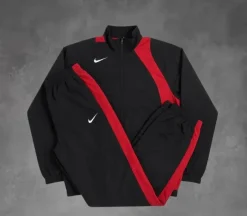 Nike Trainingsanzug Set Vintage – Schwarz & Rot – Top Zustand!