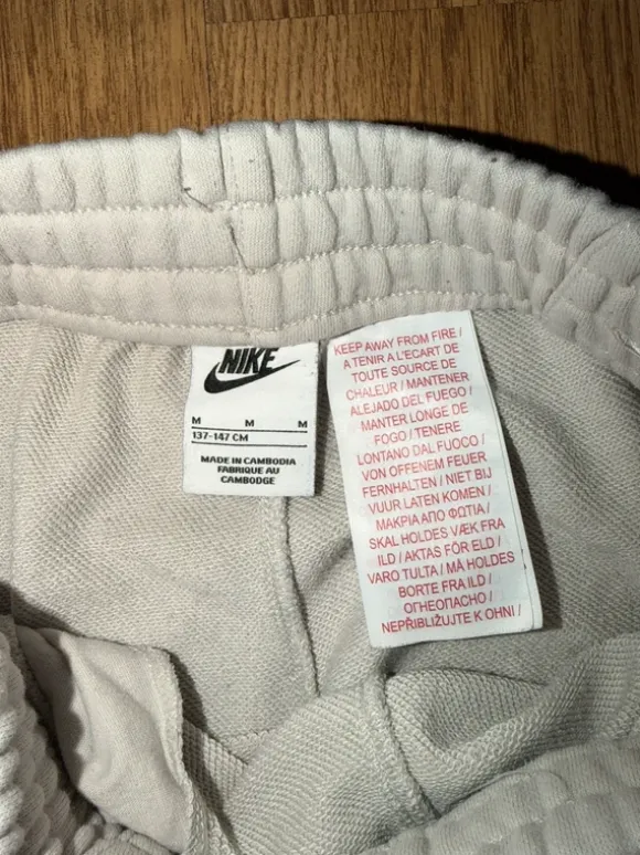 Nike Trainingshose Kinder – Größe M (137–147 cm)